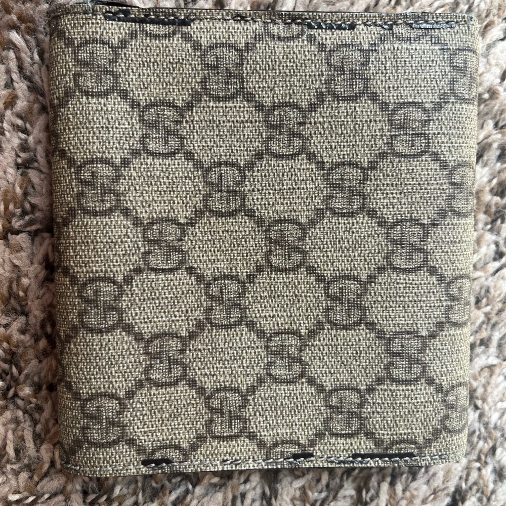 Gucci Beige and Black Monogram Wallet - Picture 3 of 6